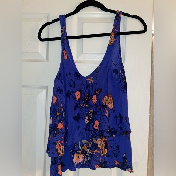 other Tops - Tank top floral w/ blue💐💙✨
